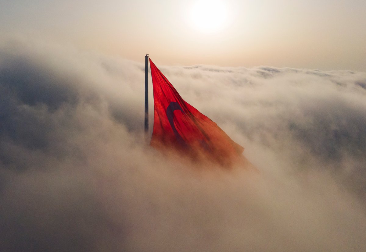 TemurGulsum's tweet photo. Cumhurbaşkanımızın çağrısıyla ülkemizi ve dünyanın dört bir yanını milyonlarca Türk bayrağı ile donatıyoruz. 

As bayrakları Türkiye’m, yer gök bayrak olsun! 🇹🇷 https://t.co/pBqKIgcD9H