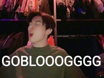 vvvxim's tweet photo. kenapa si gabisa gitu ya cari konsep lain? gausah plek ketiplek gitu sama nya, kan ketauan kaya orang nyontek. hasil kerja keras taehyung di ikutin anjir kesel banget, kenapa pas buka isi nya beginian beritanya 😭

#ApologizeToTae
#plagiariSM
#SMplagiariSMLayover https://t.co/w6uD5DMNhb