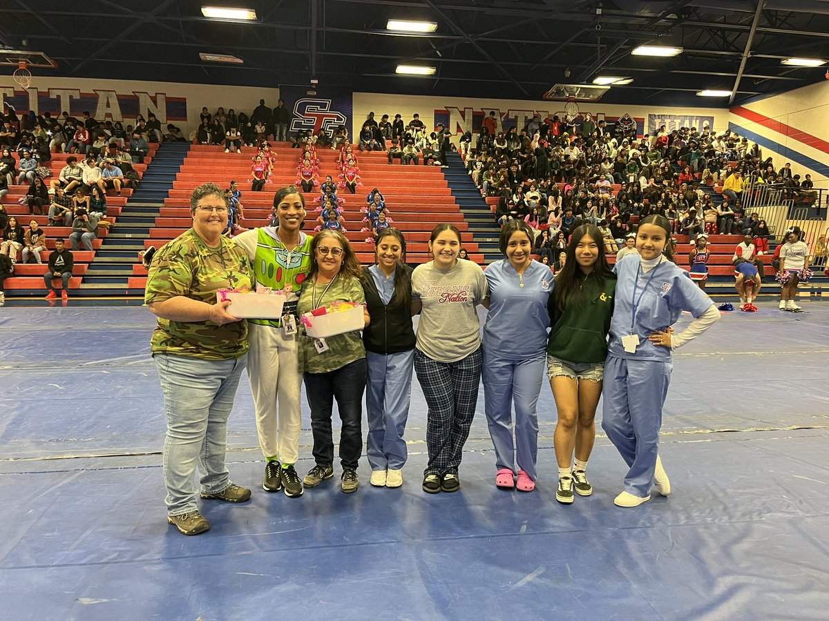SgStuco's tweet photo. Yesterday we got to honor of Titan Strong Breast Cancer Survivors! Coach Hayes and Mrs. Beltran 💞 https://t.co/SkHwdiSo4Q