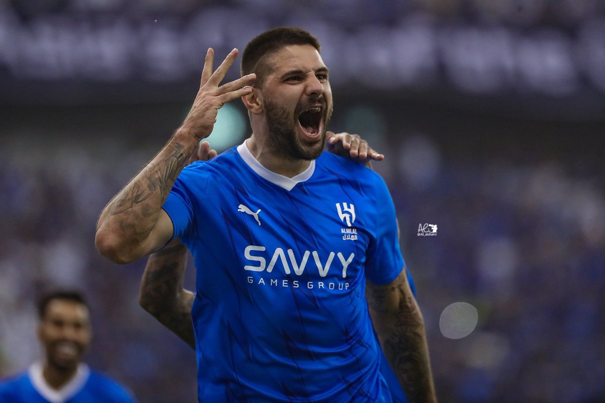 MnbrAlhilal's tweet photo. 🎙️ فارس عوض :

"مجانين .. وجاهم المجنون." 😂 https://t.co/0XmsBHO6Y8