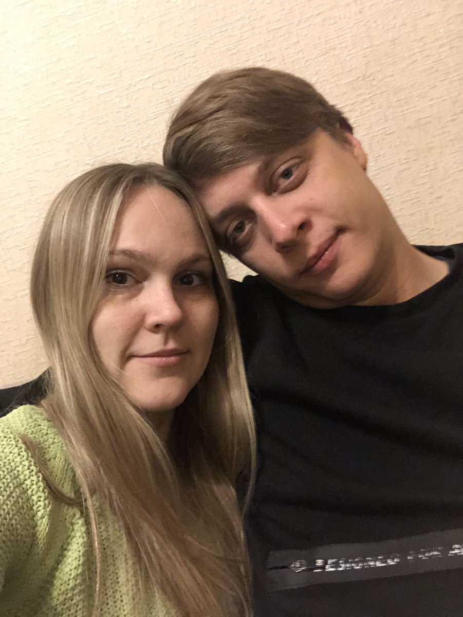 Stiffka's tweet photo. Наше первое фото в нашей первой квартире 👸🏼💜🦈 https://t.co/SbHOmkYBfc