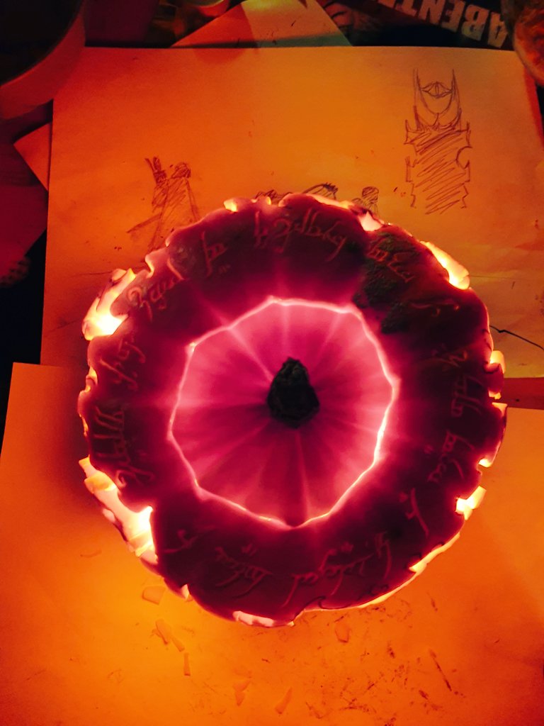 SpiikeTian's tweet photo. My precious! 

#Halloween #pumpkin #LOTR https://t.co/G9ib3keRJW