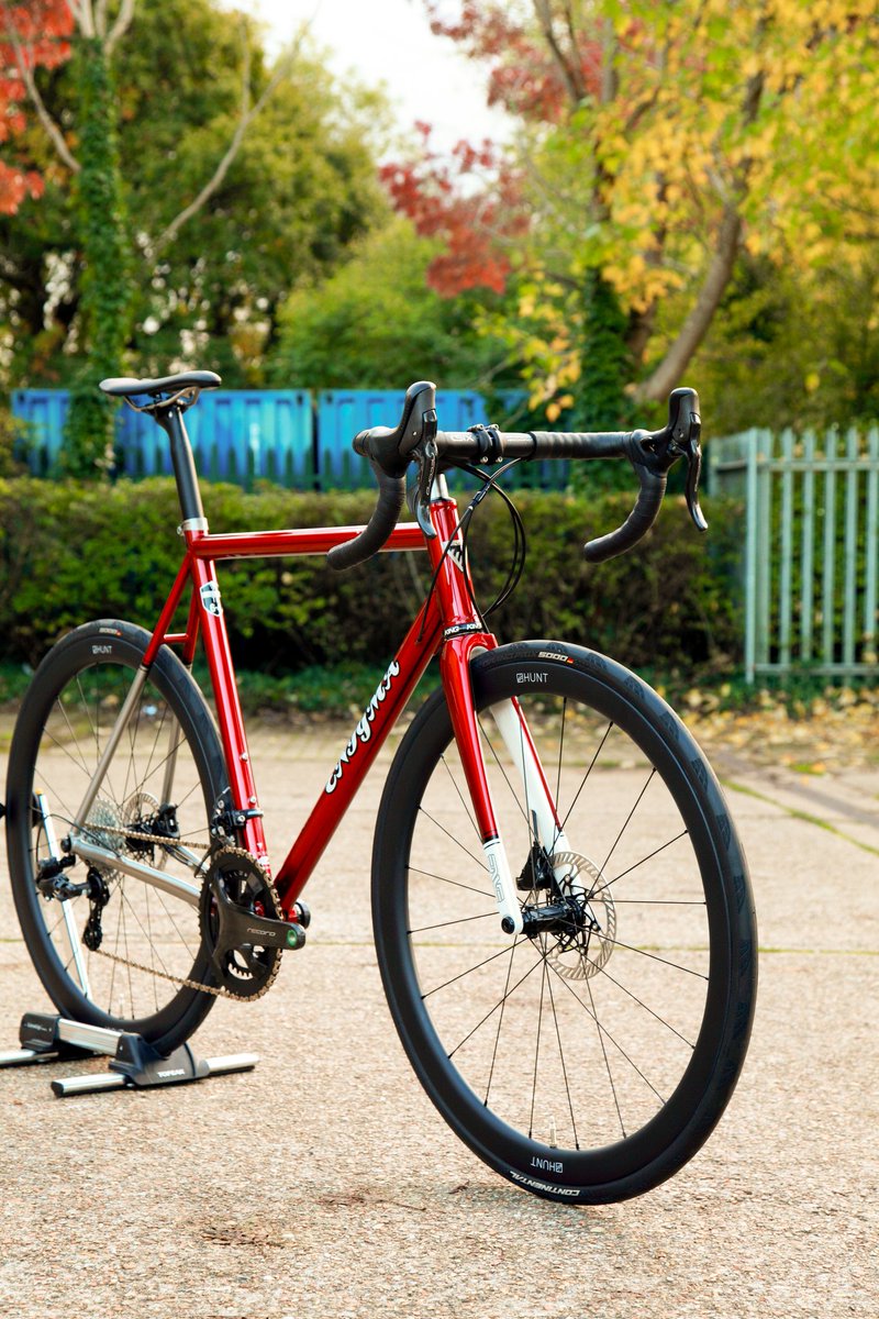 Enigmabikes's tweet photo. EXCEL 6al 4v
Ending the week in style with this stunning custom Excel Disc handmade and painted in our East Sussex workshop 🤩
#SignatureExcel #6al4v #handmadeintheuk #madebyhand #handmadeinengland #madeinsussex #handcrafted #enigmapaintworks #bikeporn
#cycling #ridetitanium https://t.co/eTtXpF0BdZ