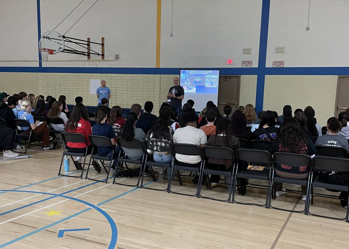 Thanks to @IDSA_activities for the invite to their student leadership workshop! A lot of great ideas presented to student leaders, including a session dedicated to student sections. Looking forward to seeing the entries to the 2024 @IHSA_IL Student Section & Spirit Showdown!