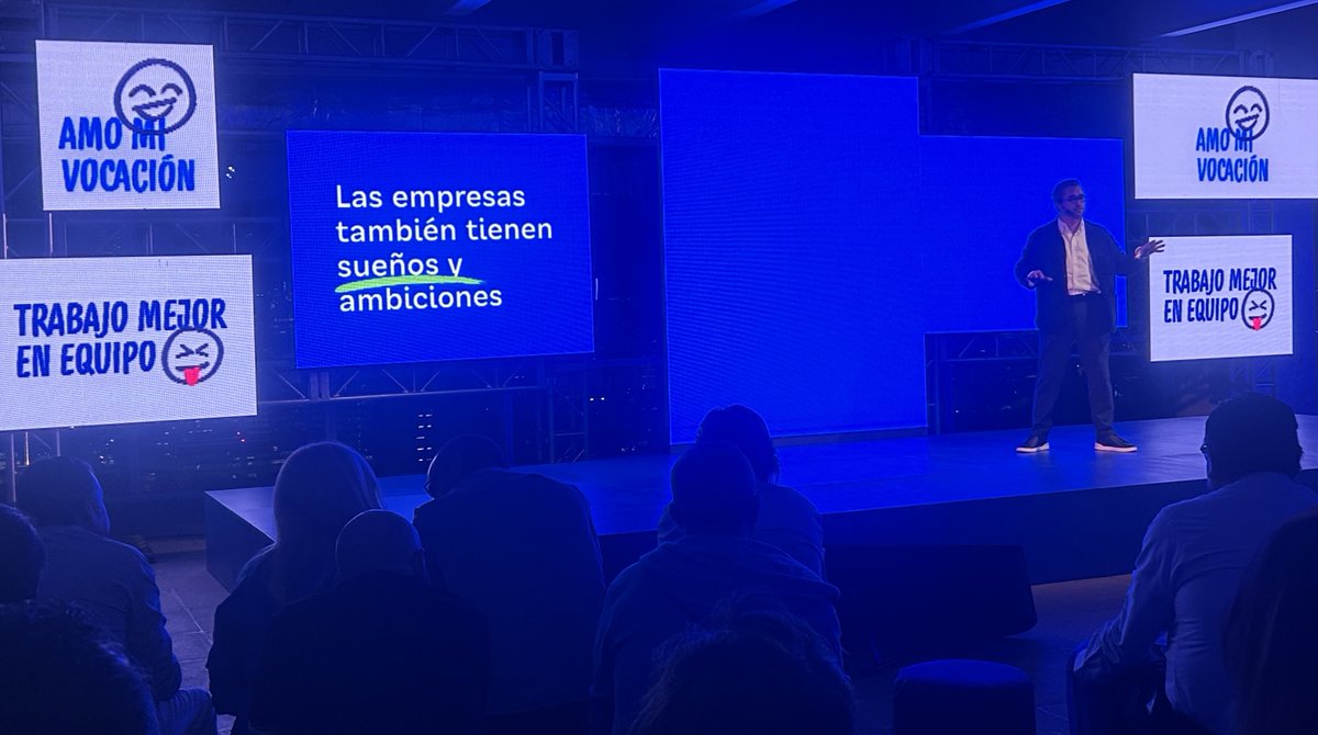 QuadrantMX's tweet photo. #ClientesQuadrant |  Fue un gusto acompañar a @occ_oficial en su evento de evolución de marca. Nos sentimos muy orgullosos de ser parte de esta historia de éxito desde hace más de 16 años.🎯
🎉¡Felicidades al equipo de OCC!🎉

#QuadrantMX #ContamosTuHistoria #TeamQuadrant #OCC https://t.co/ChxWOPjHx7
