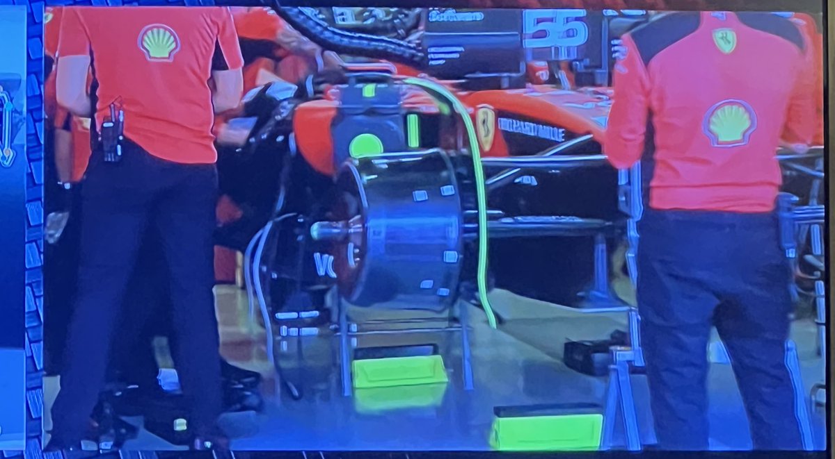 loulovesbarca's tweet photo. A lot of work going into Sainz’s Ferrari now ~ trying to fix the hydraulic issue
@ScuderiaFerrari
#F1 #Formula1 #Formulaone #MexicoCityGP #MexicoCity #Mexico #Practiceone https://t.co/k5etBxAWpP