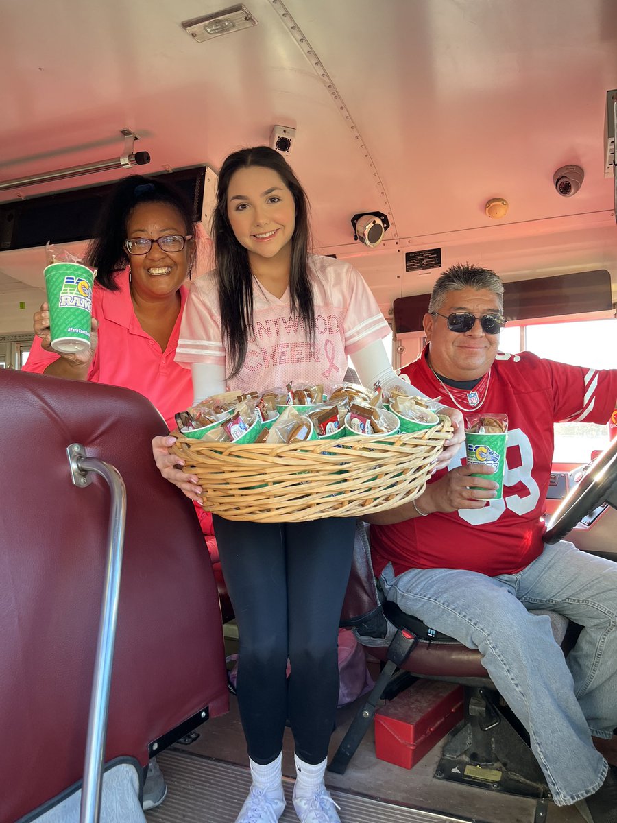 Shout out to our @mhs_class_of_26 Officers for providing treats for our hard working bus drivers 💚💙@MontwoodHS @AnaPlayer_MHS