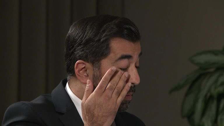 ElDjazair_Daily's tweet photo. 🔴 رئيس الوزراء الاسكتلندي حمزة يوسف: غز..ة تحت القصـ..ـف العنيف، وانقطعت الاتصالات بشكل كامل، لا نستطيع الاتصال بعائلتنا، كم من الأطفال يجب أن يقتـ..لوا حتى  يقول العالم كفى؟ https://t.co/Lc3irKGzUz