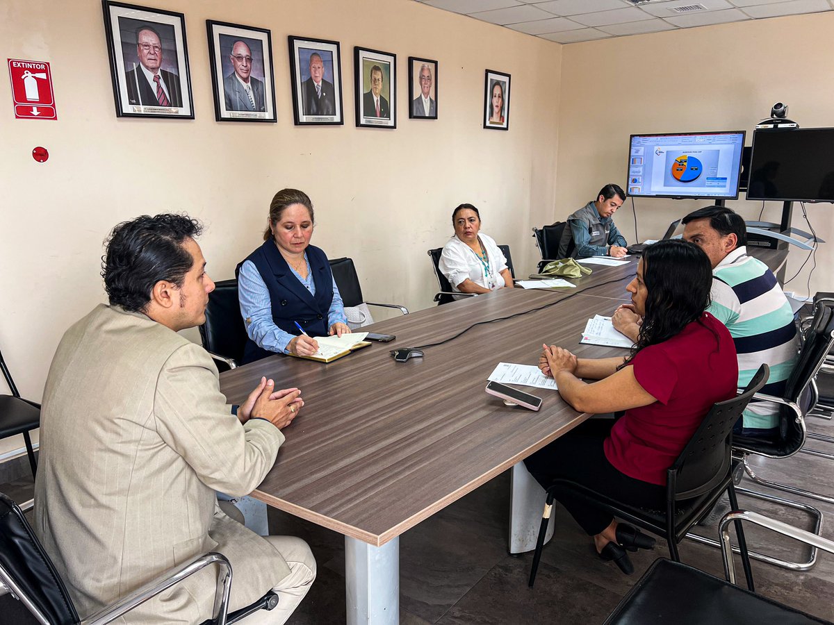 MoronaCJ's tweet photo. El Director Provincial de @MoronaCJ, Abg. @KleberSiguenzaJ, se reunió con los representantes de la Fiscalía Provincial, Defensoría Pública, MSP y CRS Macas con el objetivo de optimizar los tiempos de audiencia de flagrancia. https://t.co/KAevC1NT29