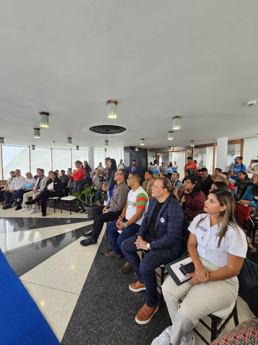 La Marca País, su impacto nacional e internacional, así como proyectos para cada estado y ciudad, fueron los temas que desarrolló Daniella Cabello durante su participación en la Expo Turismo Caracas 2023, en el Hotel Humboldt, en nuestro Waraira Repano.

#DiálogoConvivenciaYPaz
