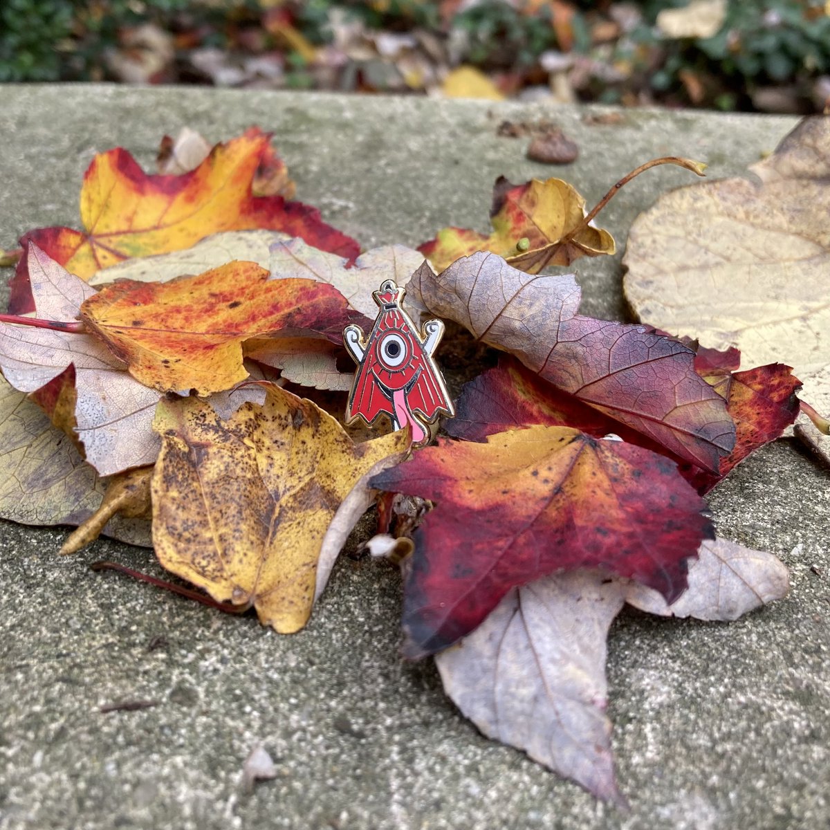Yokai_Parade's tweet image. so much fun to jump in a pile of leaves 🍁🍂#ayokaiaday