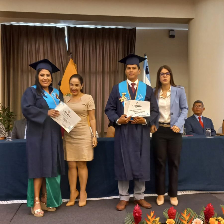 EduSuperiorEc's tweet photo. 📜 @EduSuperiorEc felicita a los graduados del @USTSB_Oficial 🎉🎓. 

✅ Profesionales técnicos y tecnológicos son los nuevos líderes que seguirán construyendo la ruta de progreso del 🇪🇨. 

¡Muchos éxitos 👏!

#GraduaTec
#Senescyt
#NuestroTrabajoContinúa https://t.co/fWb03mqueU