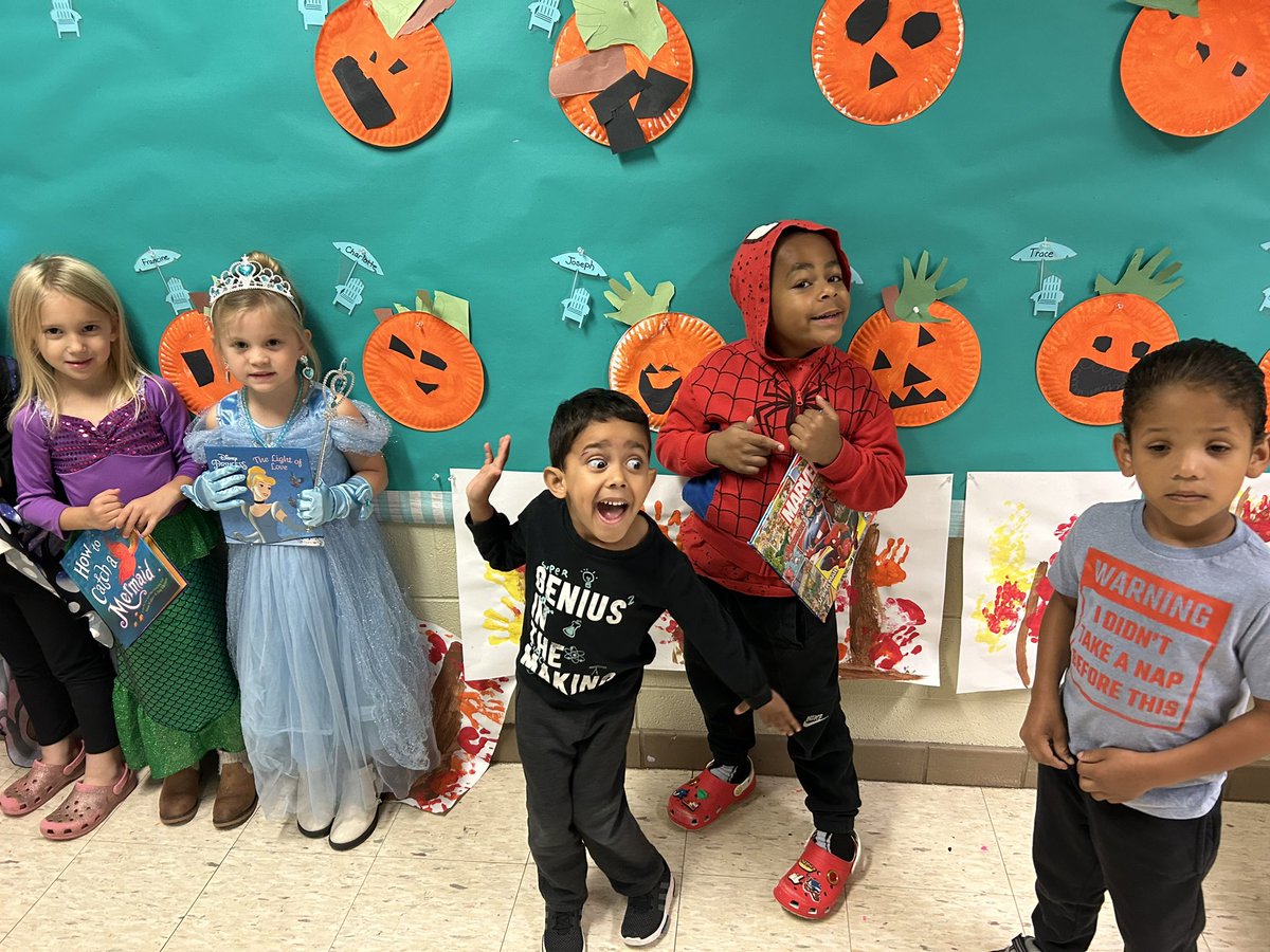 emannteaches's tweet photo. And that’s a wrap! 💙#Bookcharacterday2023 #lifeinkinder #llamallamaredpajamas https://t.co/irZxekgTI4