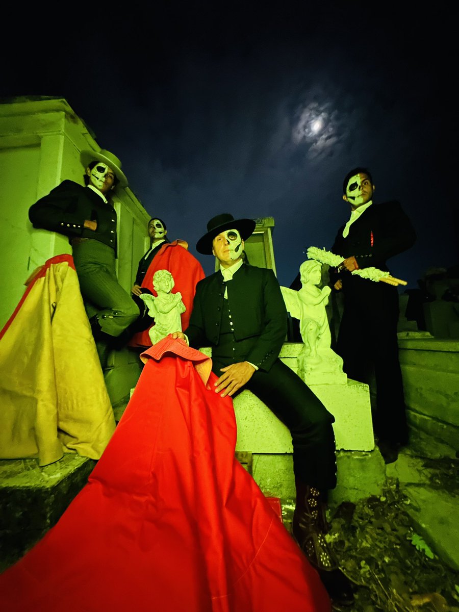 “𝙇𝘼 𝙈𝙐𝙀𝙍𝙏𝙀 𝙉𝙊 𝙀𝙎 𝙇𝙊 𝙊𝙋𝙐𝙀𝙎𝙏𝙊 𝘼 𝙇𝘼 𝙑𝙄𝘿𝘼, 𝙎𝙄𝙉𝙊 𝙐𝙉𝘼 𝙋𝘼𝙍𝙏𝙀 𝘿𝙀 𝙀𝙇𝙇𝘼”.

Jueves 2 de noviembre 4:30 p.m, Plaza de toros Cadereyta, Festival tradicional del día de Muertos, ¡AHÍ NOS VEMOS! 

#diademuertos #tradicion #nuestrastradiciones