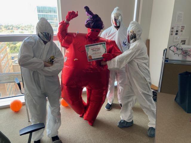 nardhygomez's tweet image. #NGLlab Halloween costume: We dressed up as the Placenta with a gang of surrounding macrophages! 🎃 We won the best costume prize! 🏆 Congrats to @Englandsk785 and @FrolovaToni for the amazing door decoration! 🚪👻
Oh - what came first, the chicken or the placenta? 😄🐔🤔 #CRepHS