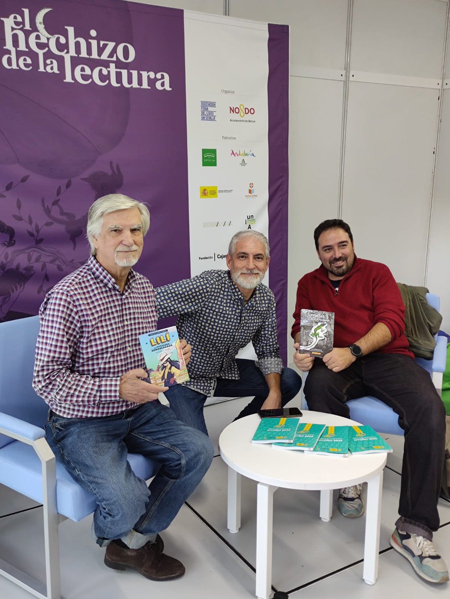 En el stand de <a href="/biblios_sevilla/">Bibliotecas de Sevilla</a> de <a href="/FLSevilla/">Feria Libro Sevilla</a> sábado 28, 11:30 h. tres grandes escritores de LIJ grabarán un podcast para <a href="/menudo_castillo/">Menudo_Castillo</a> : Javier Fernández Jiménez, <a href="/javi_enelaire/">Javier Fernández J.</a>  Santiago García Clairac <a href="/librosdesanti/">Santiago García</a>  y Enrique Carlos Martín