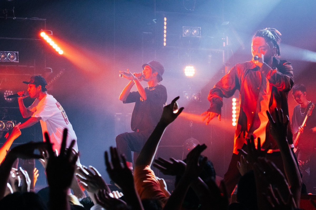 OR_HIROKI's tweet photo. ORANGE RANGE LIVE TOUR 023
〜NAKED×REFINISHED -revenge-〜愛知・Zepp Nagoya！やっぱ盛り上がるね〜。テンション高くてノリ良いね〜！名古屋でネイキッドが止まってしまったという経緯もあるからこその、みんなの想いも強かったと感じました。ありがとうございました！ https://t.co/kBGeK2DH7C