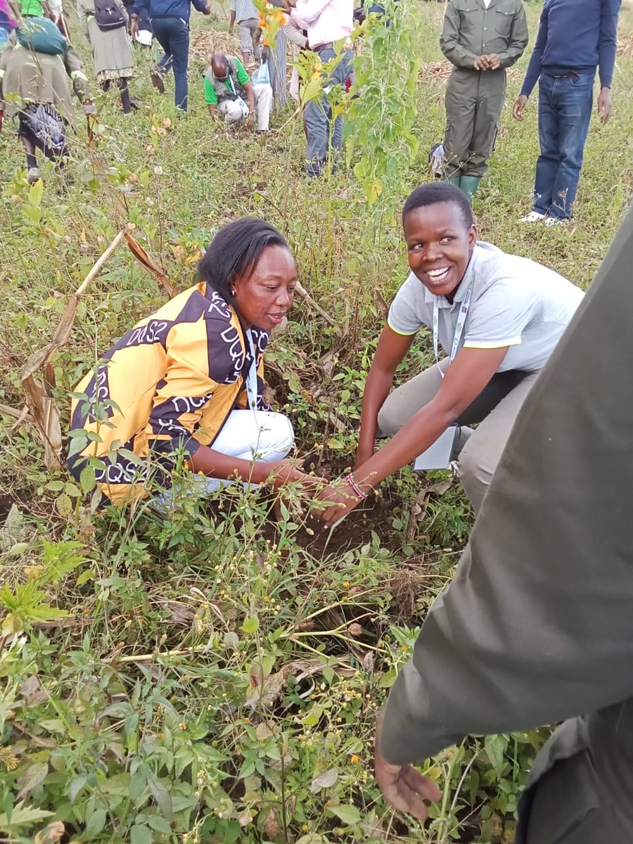 talktosave254's tweet photo. With our partners and friends in conservation @NakuruCountyGov @pamoja_trust @CAREinKenya @jgracekaranja @pamoja_trust @WeAreVCA @CAREinKenya https://t.co/CaO9RKegT9