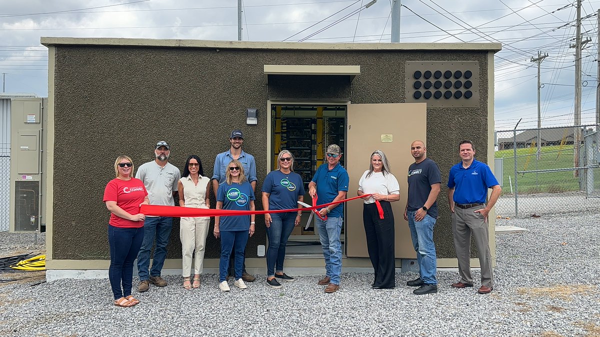 GetCCFiber's tweet photo. We were so excited to open our very first zone in Cross Plains yesterday – and what a great turnout! 🥳 Our employees celebrated with a ribbon-cutting at our Cross Plains substation fiber hut. #CrossPlainsTN #FiberIsComing https://t.co/ZwFvA6doKQ