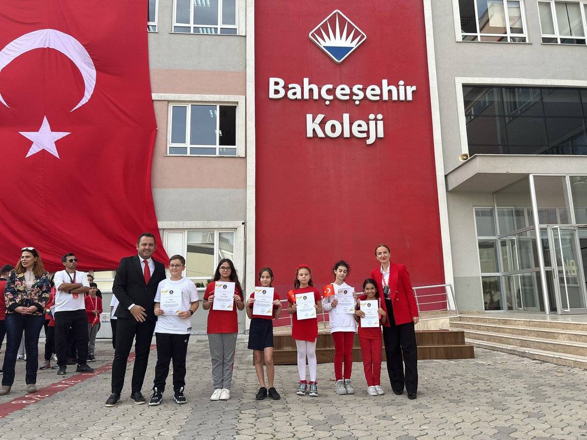 BKBANDIRMA's tweet photo. ilkokul ve ortaokul kademelerinde düzenlenen şiir yarışmalarında ilkokul kademesinde
Irmak Derin 1. Asya Durmaz 2. Ada Çıbık 3. ; ortaokul kademesinde 
Bertuğ Elmacı 1. Ceren Yeşil 2. Öykü Nil Nadastepe 3. olmuştur. Öğrencilerimizi tebrik eder, başarılarının devamını dileriz. 🇹🇷 https://t.co/blmbbdmU1v