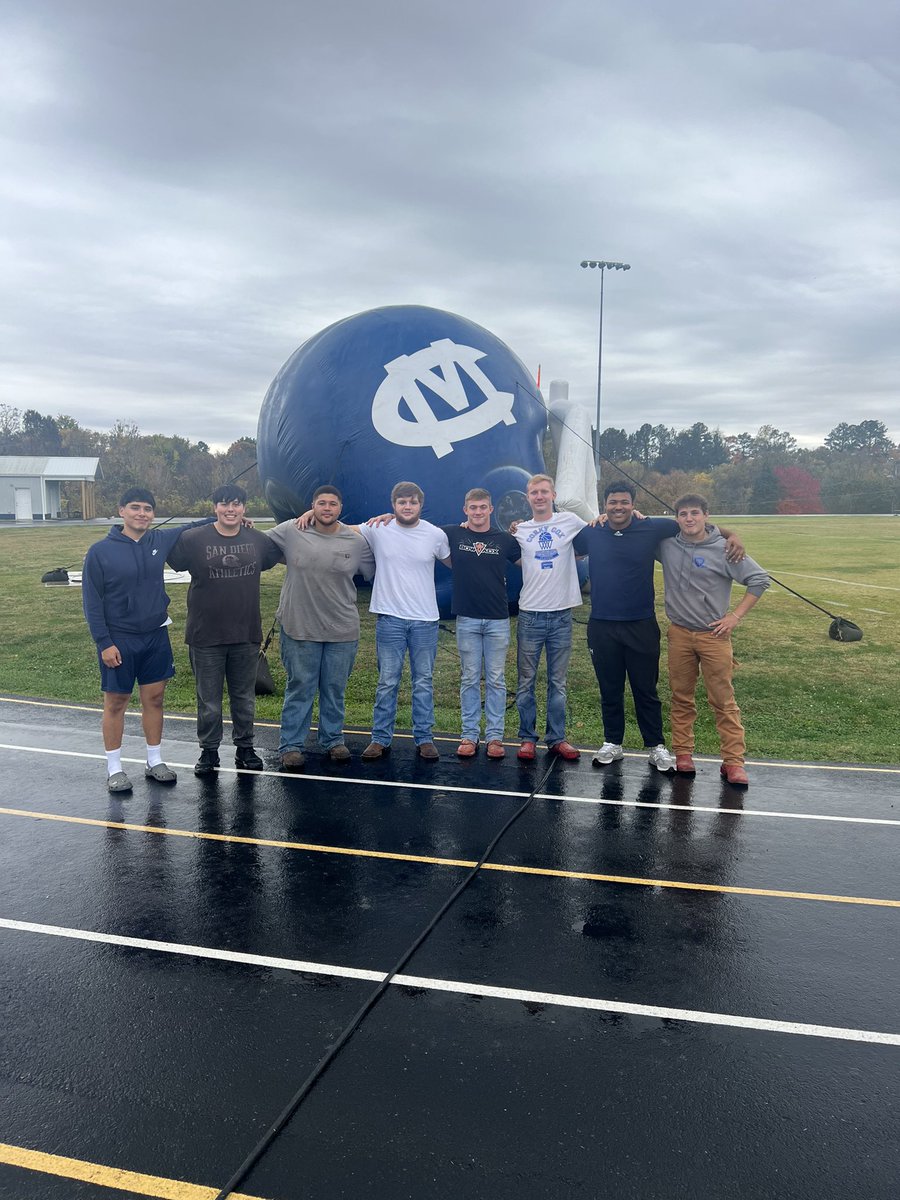 We encourage everyone to come out to Darrell Carter Stadium tonight as we honor these 8 seniors in their final home regular season game. 

Falcons vs Caverna tonight. Kickoff at 7:00pm.