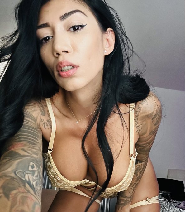 Guess who&rsquo;s online  🫣 https://t.co/fBFNVCBaRV https://t.co/r4xFvZROjY