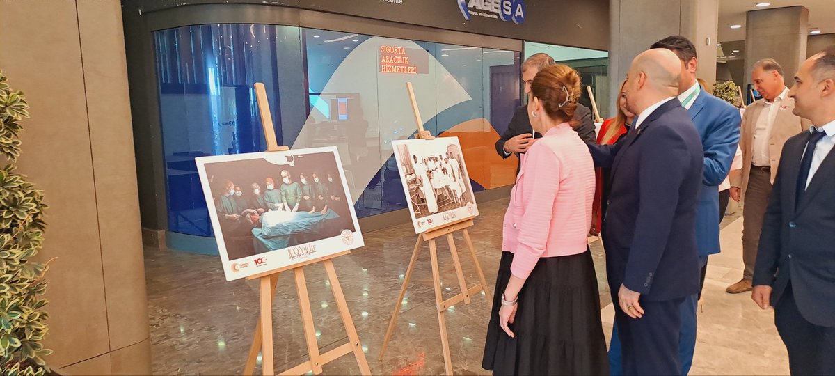 M1 AVM ve Adana Şehir Hastanesi Başhekimlik girişinde açılışını gerçekleştirdiğimiz "Cumhuriyetin İlk Yıllarında Sağlık Hizmetleri" fotoğraf sergimiz, sağlık sistemimizin yıllar içinde gösterdiği gelişimi özetliyor.

Sergimiz, 3 Kasım'a kadar tüm halkımıza açık!

<a href="/drfahrettinkoca/">Dr. Fahrettin Koca</a>