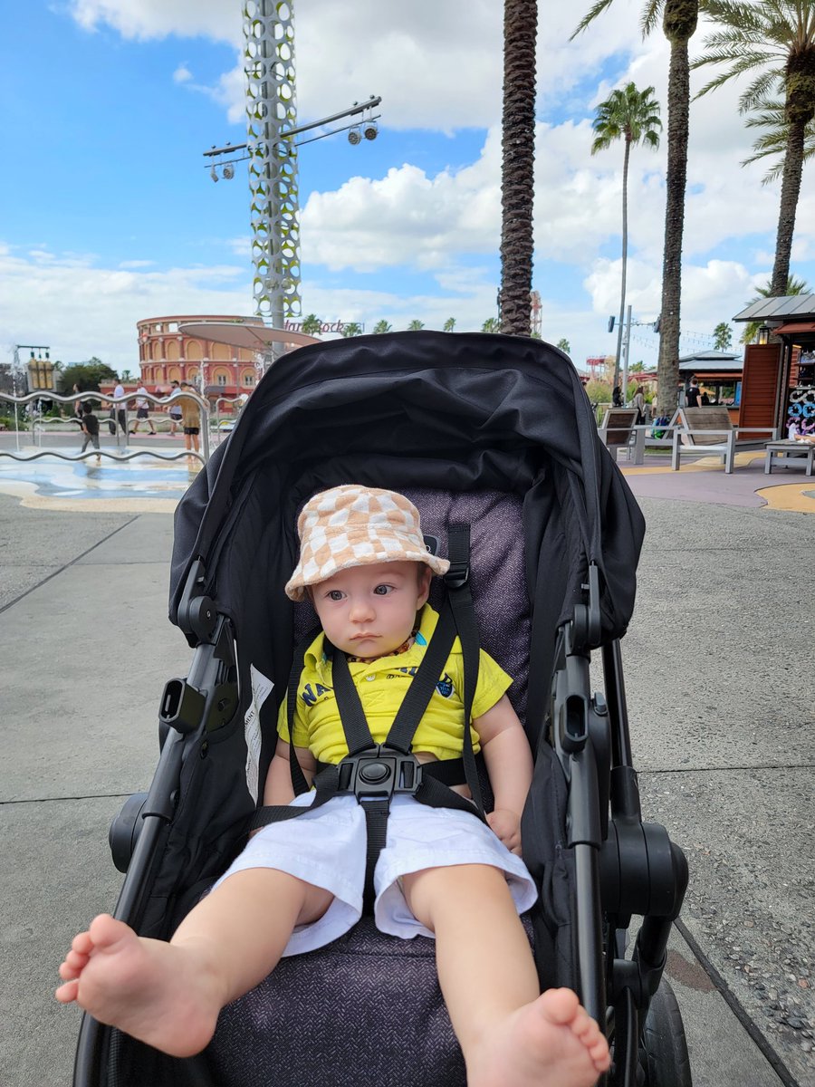 xVraigo's tweet photo. First trip to Universal for the little one! If you see us tonight say hi!! https://t.co/Gz3F8EuAXf