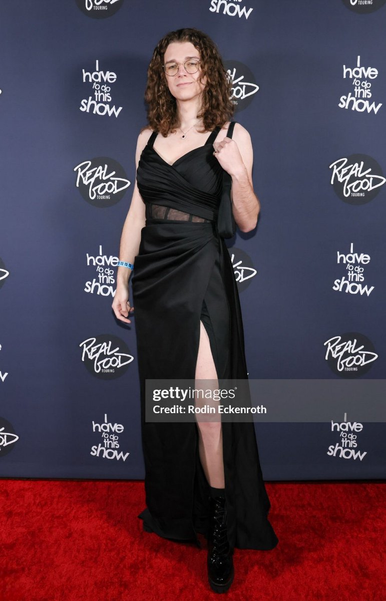 Red carpet, Getty Images, bag because this dress has no pockets. I'm finally living the LA lifestyle 😎