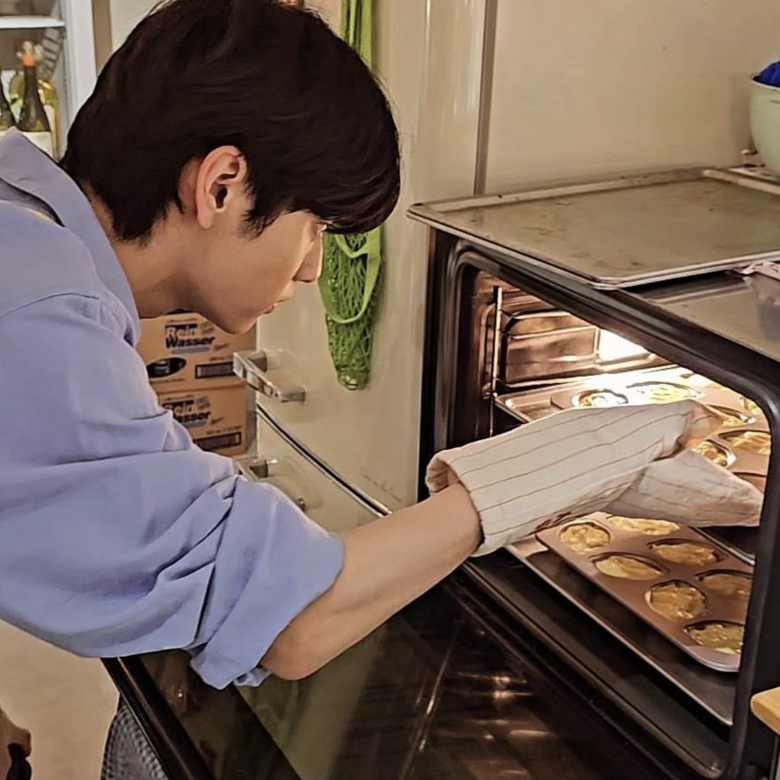 adorable0001's tweet photo. 収録前日からお姉ちゃんと一緒にカフェを借りて出勤直前まで夜通し150個のクッキーと、加えてブラウニーなども作ったというスビン、、スペシャルMCなのもあってその準備でも忙しいだろうに全部モアのためを思って手作りで作ってくれて感動で涙が止まらない（ ;  ; ） https://t.co/KiUiMMhFV2