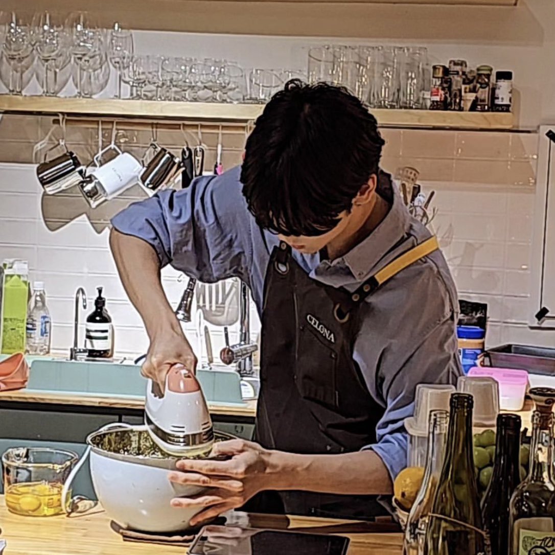 adorable0001's tweet photo. 収録前日からお姉ちゃんと一緒にカフェを借りて出勤直前まで夜通し150個のクッキーと、加えてブラウニーなども作ったというスビン、、スペシャルMCなのもあってその準備でも忙しいだろうに全部モアのためを思って手作りで作ってくれて感動で涙が止まらない（ ;  ; ） https://t.co/KiUiMMhFV2