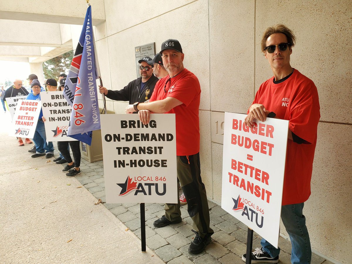 ATUComm's tweet photo. To demand a fair and just contract and improved service for riders, our Local 846-St. Catharines, ON, members were out in force outside of the Niagara Transit Commission (NTC) meeting on the final 2024 budget request. #ATUStrongerTogether https://t.co/hdr52Ibikd