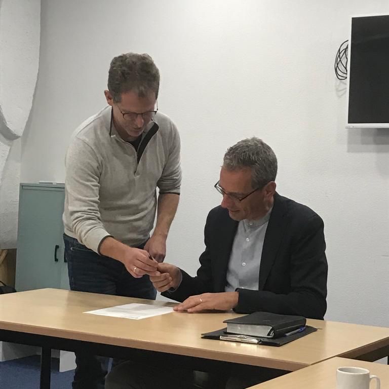 Na afronden van de studie is er nog het ‘beroepbaarstellend onderzoek’ op weg naar het predikantschap. Gisteren was het zover. Een goede inhoudelijke avond met de Cie Kerkelijke Onderzoeken en de regio Amersfoort van de @NGK_nl.  Mijn beroepbaarstelling is een feit! #dankbaar