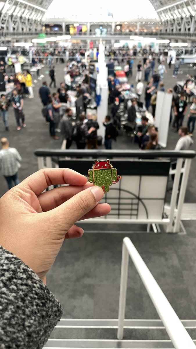 _fatimamostafa's tweet photo. Day 2 of Droidcon London 2023 🎉

Shiny coolest bugdroid pin from @RevenueCat ✨ 

@droidconLondon @FlutterLDN @Android https://t.co/zMzgyYzXHH
