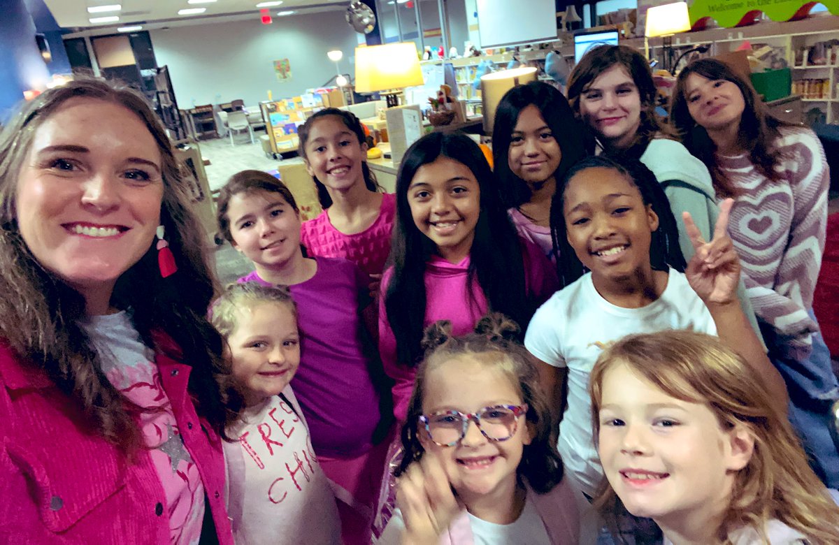 Ms_A_Despaux's tweet image. Happy PINK out and FriYAY! 💕💕#PFEisHAPPY @HumbleISD_PFE @Counselor_PFE @beverlymford #23pfelibrary24
