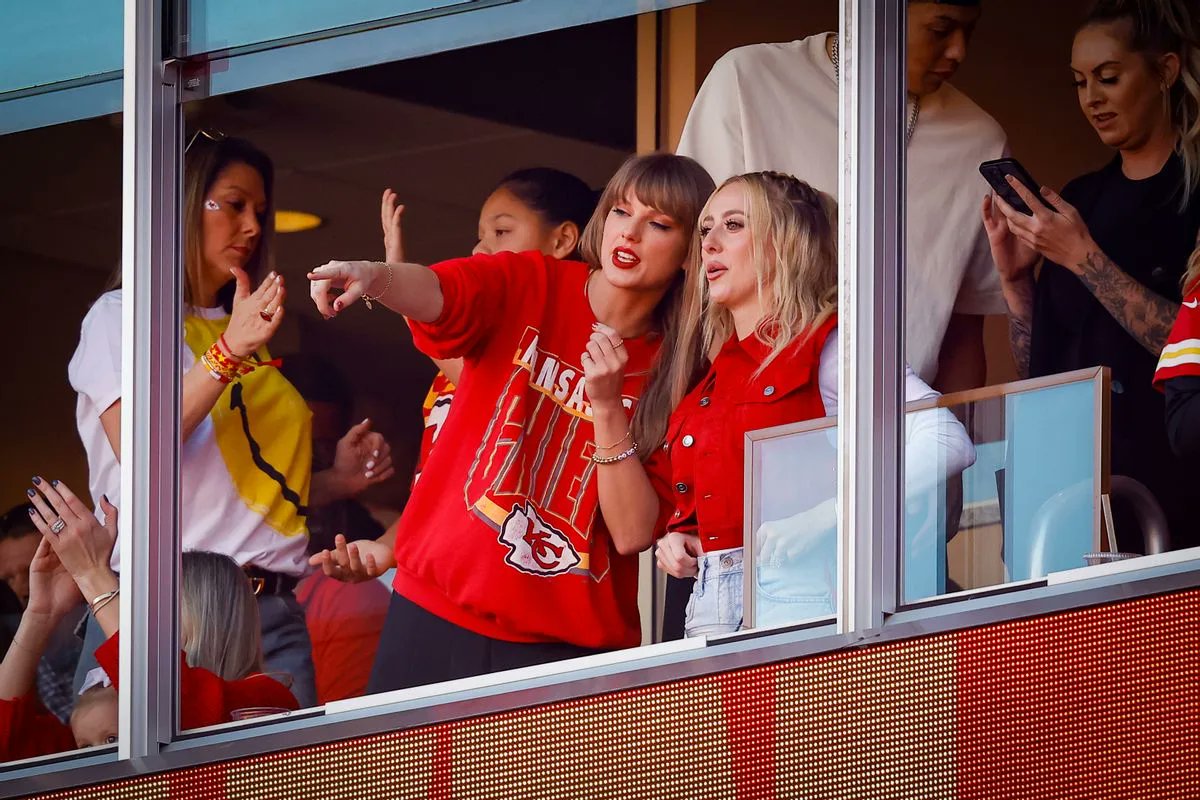 bell_diane72144's tweet photo. Fact Check: Elon Musk Tweeted, “I’d Rather Break My Leg Than See Taylor Swift During an NFL Game”?
Read more:https://t.co/a9R3q4vmh0
#StepDownHasina
#Lisa
#Qatar
#Google
#Gazabombing
#Dhaka
#Arabs
#ElClasico
#IRGC
#EUandNATO https://t.co/qTK5Xkwnni