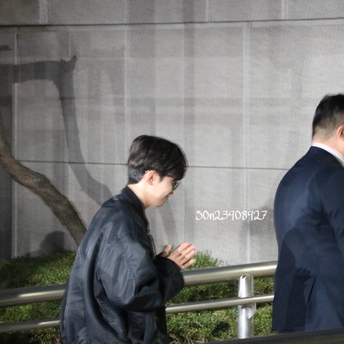 50n23908927's tweet photo. 231027 뮤뱅 중간출근 세븐틴 원우

#세븐틴  #セブチ #SEVENTEEN #원우 #ウォヌ #wonoo https://t.co/vepCsKyn3G