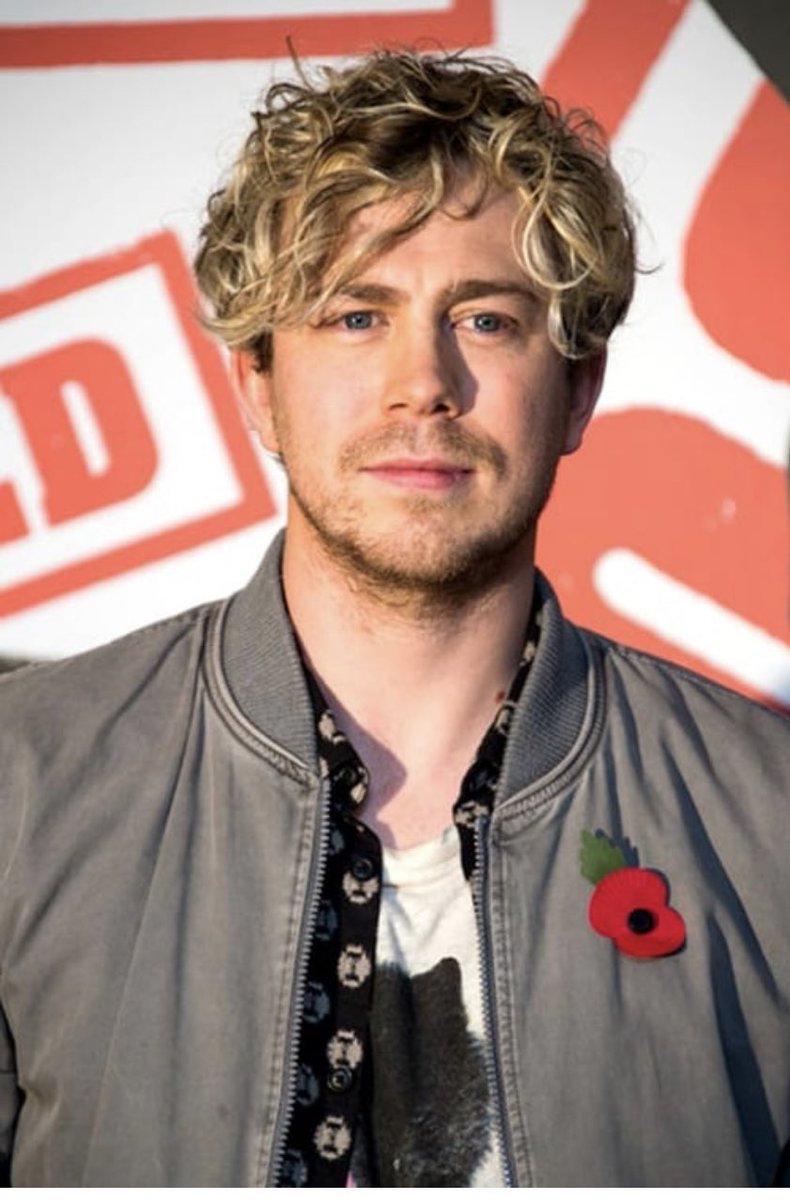 SarahLouiise_Xx's tweet photo. Kindly requesting that you have your hair like this for @hitsradio on the 24th in Birmingham. Thank you @JamesBourne 💀🤤 https://t.co/0S5MBuu4xJ