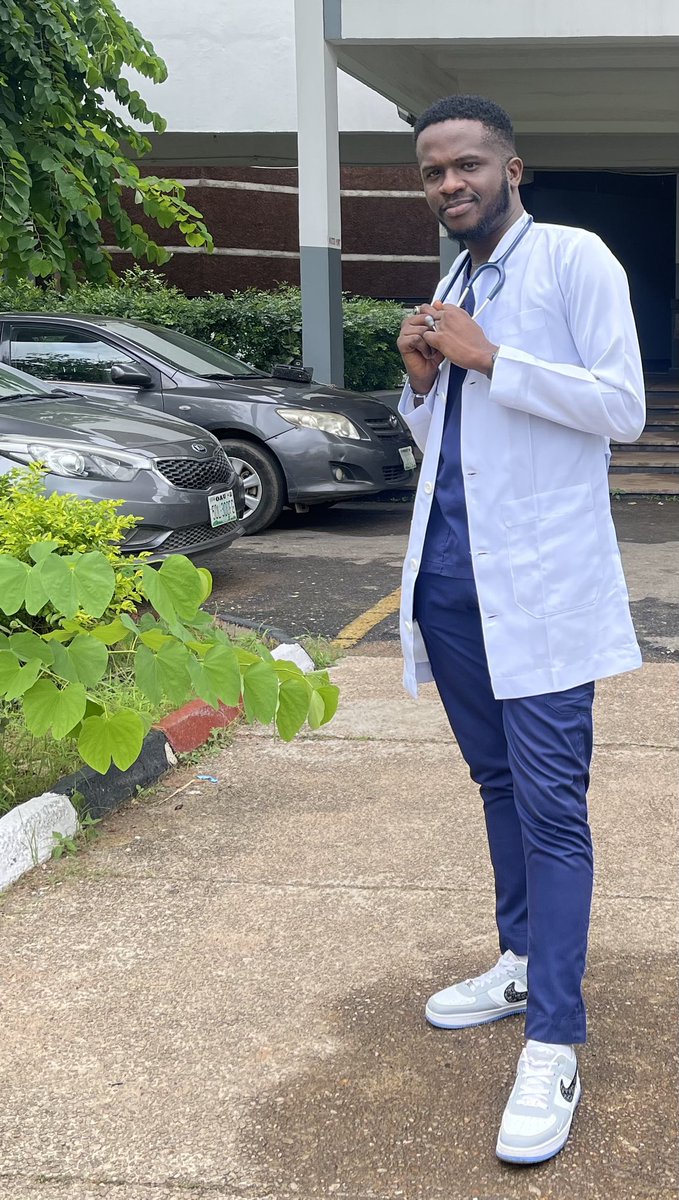 zee_cv's tweet photo. The Dr title is Official!!!
MB.ChB. Ife (with honours) 

Best graduating Student 

Distinctions in Anatomy, Physiology, Biochemistry, Pathology, Pharmacology, Obstetrics &amp; Gynaecology, Paediatrics, Dermatology, Internal Medicine, Surgery, Community Health. https://t.co/SwuHVoe27t