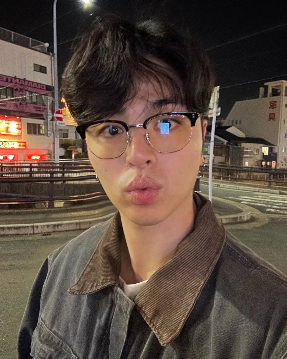starfess's tweet photo. -star BJIIR JUNEEEEEE

June bareface + kacamata gk ada obat fix😭 https://t.co/JAQVM2QPIR