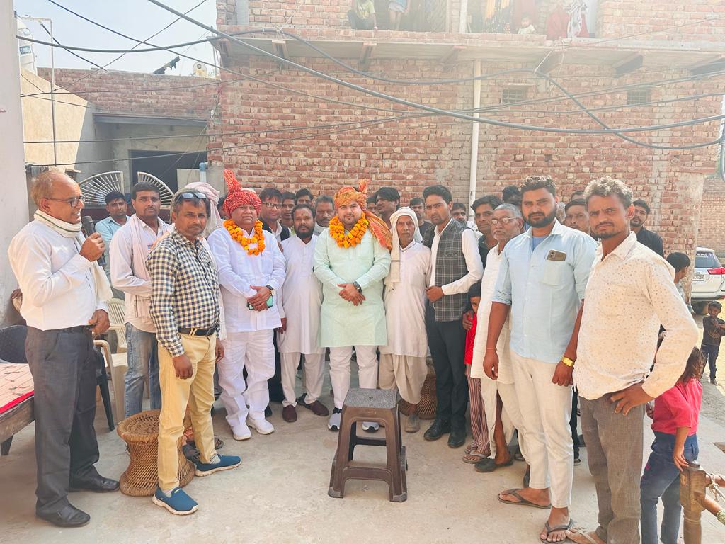 Shakeelkhanbsp's tweet photo. आज ग्राम पंचायत धिलावटी मे कामां विधानसभा से बसपा प्रत्याशी के रूप में जनसम्पर्क किया जहाँ ग्रामीणों द्वारा माला-साफा पहनाकर जोरदार एवं भव्य स्वागत किया उसके लिए सभी का आभार व्यक्त किया। 

#जयभीम #जयभारत #BSP #bspcandidate #shakeelkhankaman

@Mayawati
@AnandAkash_BSP https://t.co/5MIdvgUkRj