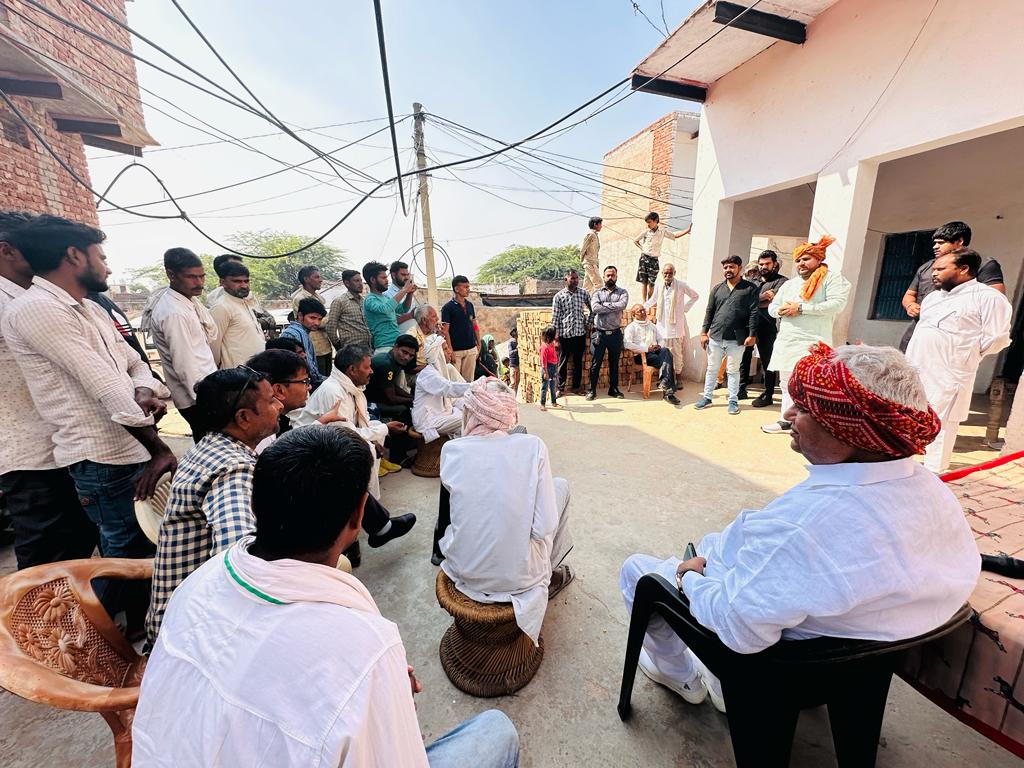 Shakeelkhanbsp's tweet photo. आज ग्राम पंचायत धिलावटी मे कामां विधानसभा से बसपा प्रत्याशी के रूप में जनसम्पर्क किया जहाँ ग्रामीणों द्वारा माला-साफा पहनाकर जोरदार एवं भव्य स्वागत किया उसके लिए सभी का आभार व्यक्त किया। 

#जयभीम #जयभारत #BSP #bspcandidate #shakeelkhankaman

@Mayawati
@AnandAkash_BSP https://t.co/5MIdvgUkRj