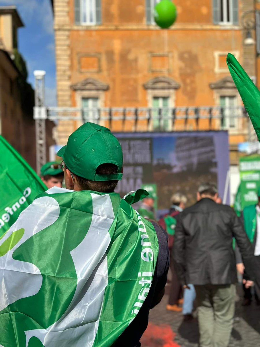 Il presidente nazionale di #Agia <a href="/EnricoCalentini/">enrico calentini</a> dal palco della manifestazione di <a href="/Cia_Agricoltura/">Cia-Agricoltori Italiani</a> a Roma: "Accesso alla terra e al #credito, focus su #competenze e #innovazione, è ciò su cui insistere adesso in #Italia e in #Europa per un'#agricoltura che sia giovane" 🇪🇺