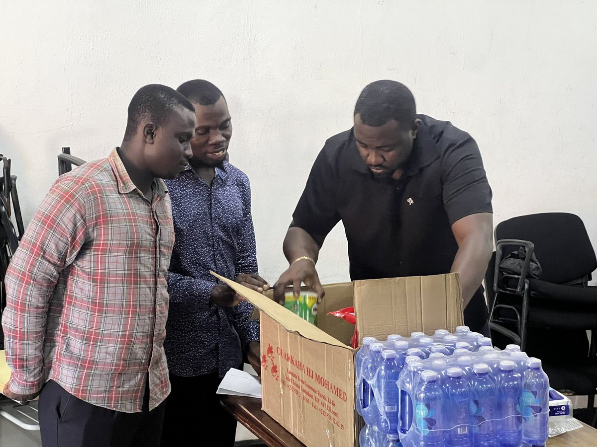 johndumelo's tweet photo. On Friday 27th October, I donated various food items to Legon students  who hail from Mepe and have been affected by the dam spillage back home. The items included rice, oil, fruit juices, Milo, canned fish, t-roll, powdered milk, fresh eggs etc. I also paid their tuition fees in addition. I want to thank the Legon SRC for their tremendous effort. Together we can all change lives. God bless us all. #idey4u