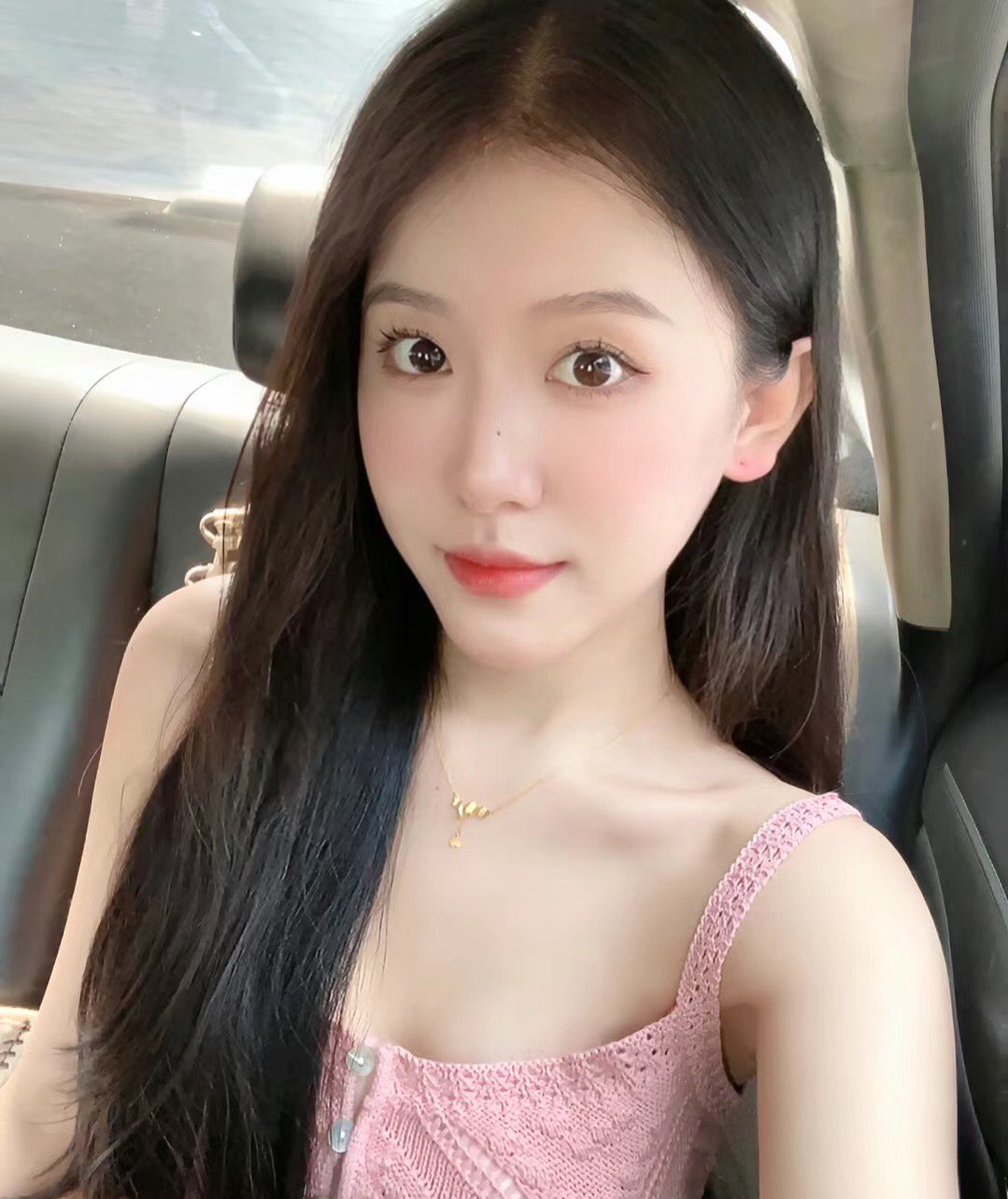 Yi773737838's tweet photo. 晚上穿这身去上班， 应该不会被嫌。深圳v: xinxin-123m https://t.co/lwHnAG3ywd