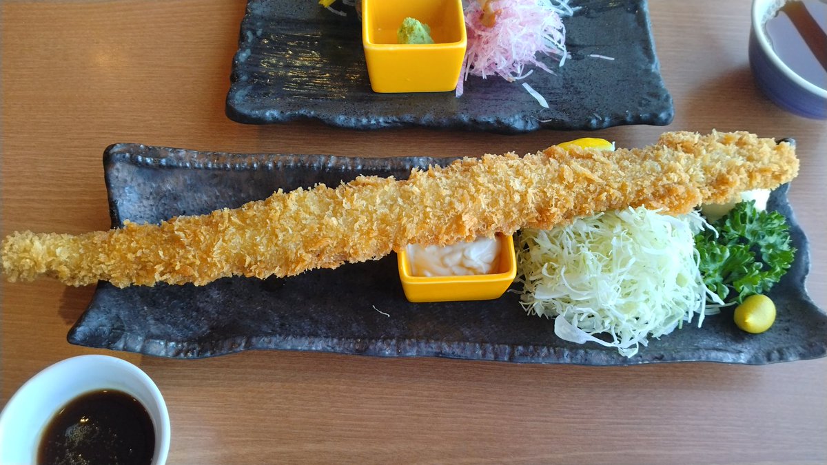 anokoto's tweet photo. 仕事で三崎口まで行ったのでちょっと足を延ばして油壷温泉へ。小網代湾を眺めながらゆっくり温泉に浸かり、昼飯はうまい海の幸を堪能できた。ここが3月に閉館するとは残念。もっと早くに知っていれば。 https://t.co/RwJhHfd0wX