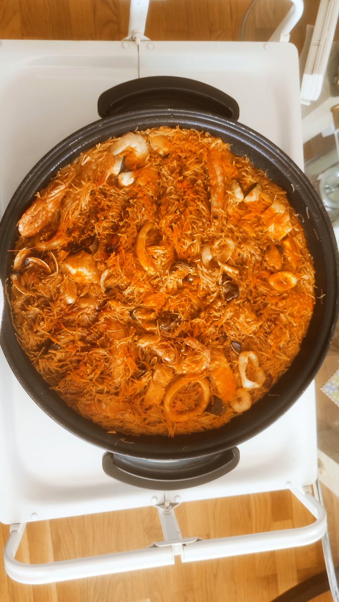 JavierGSoler's tweet photo. @danycamposf @Dr_AntonioFrey Pues como me picó la curiosidad, probé a hacerla con fideo fino, que no la había hecho nunca. Muy buena también https://t.co/3tmexxkFG6