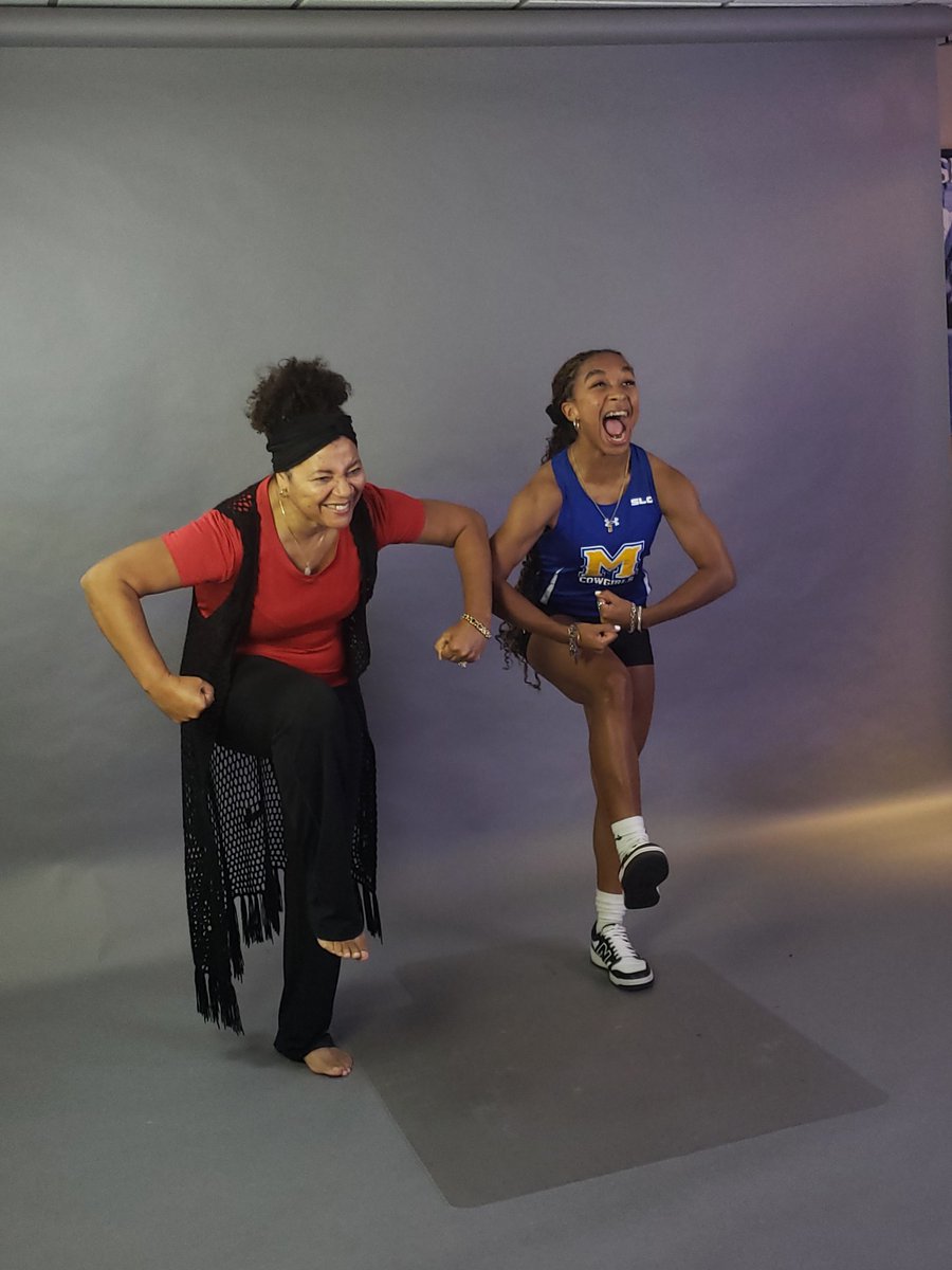 GabrieleEliz24's tweet photo. Had a great time at McNeese!! Thank you for showing me a nice time and giving me an incredible host, Geaux Pokes 🤠💛💙!  @MSUCoachJ @McNeeseTF_XC https://t.co/z2Bn5OWhlp