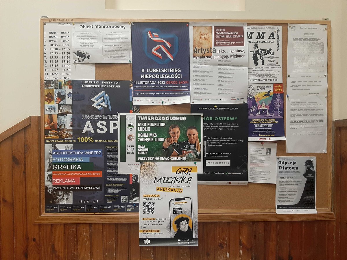 Akcja plakatowa w lubelskich szkołach i uczelniach 📢 Promujemy aplikację ,,Śladami Protestantów" - już 31 października! Zachęcamy do śledzenia wydarzenia na naszym FB 😌