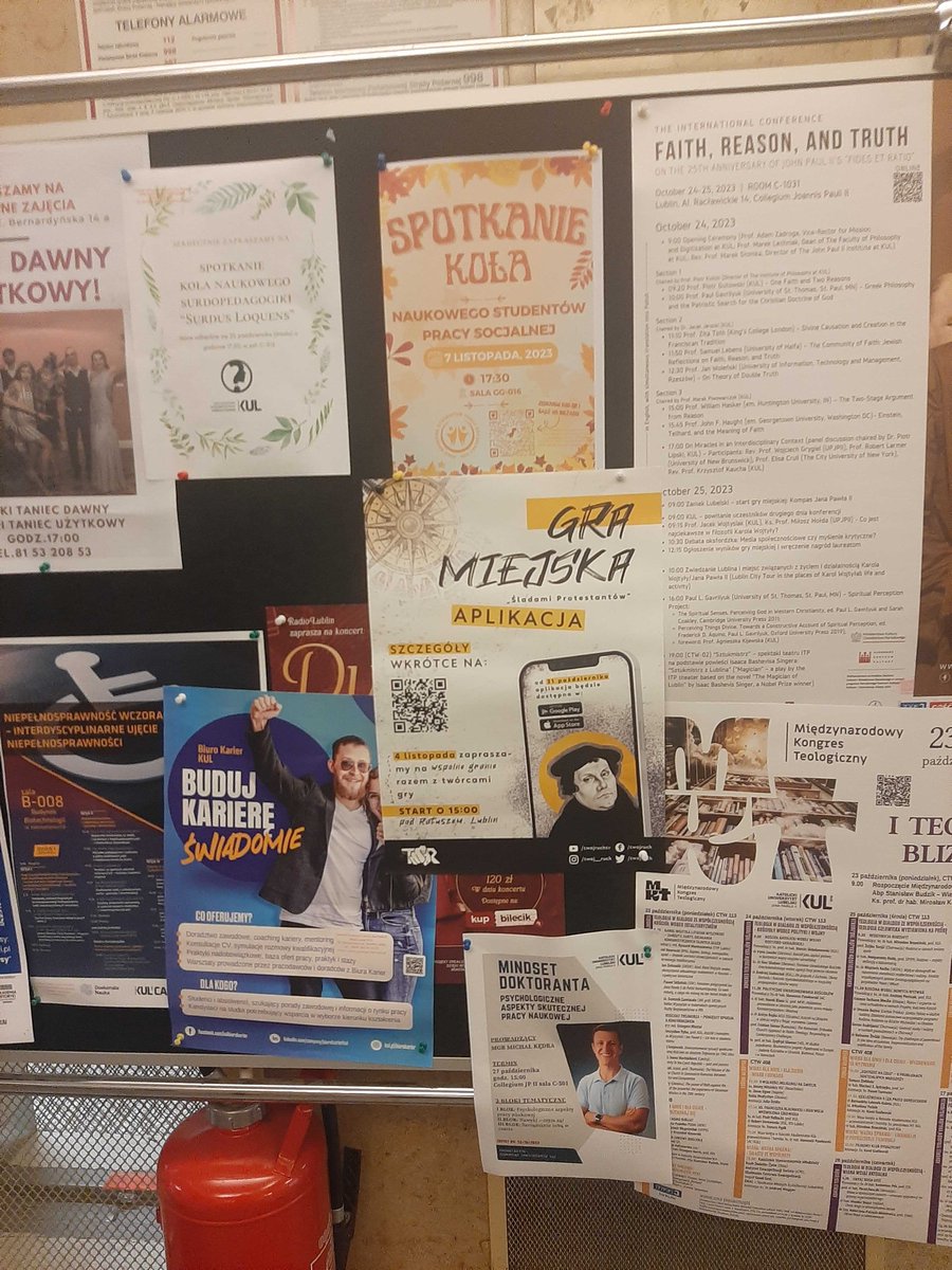 TwojRuch's tweet photo. Akcja plakatowa w lubelskich szkołach i uczelniach 📢 Promujemy aplikację ,,Śladami Protestantów" - już 31 października! Zachęcamy do śledzenia wydarzenia na naszym FB 😌 https://t.co/w316OzvwKo